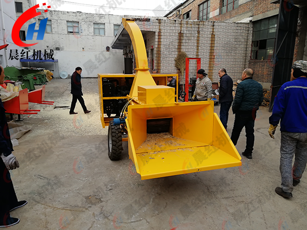 湖南樹枝粉碎機交貨試機現場